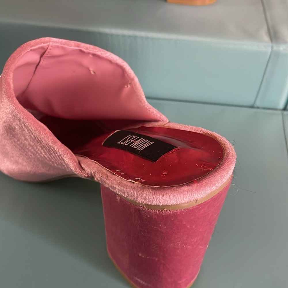 IRON FIST Slide Sandle Block Heels Pink & Red Vegan Velvet Mules, size 8 - Picture 7 of 7